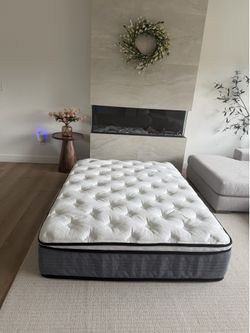 Like new full size mattress
