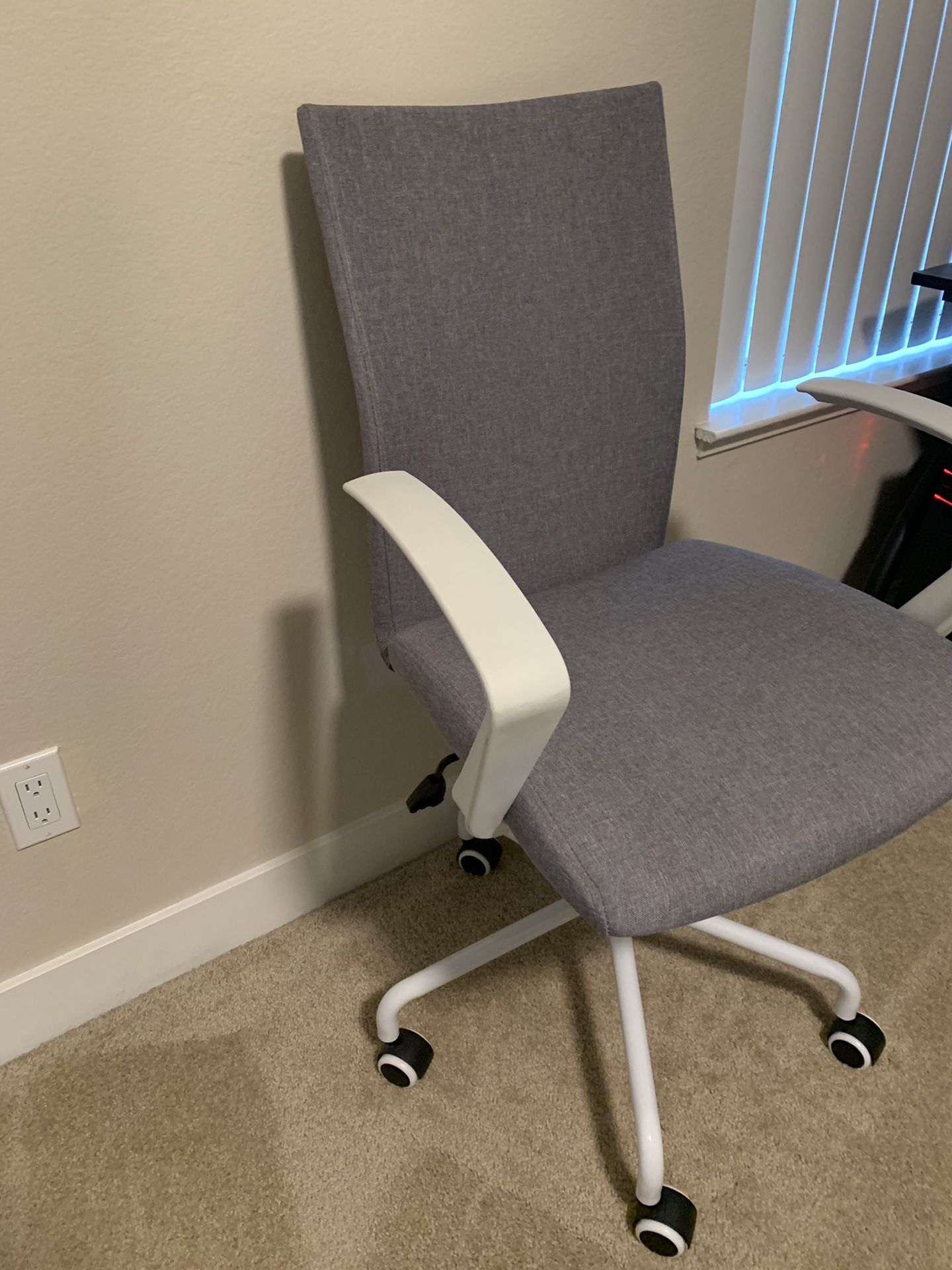 White swivel office chair