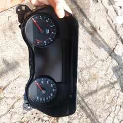 camaro speedometer, while V8 (SS) clusters feature a 200 MPH scale.