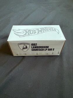 Hot Wheels RLC Xmas exclusive 1982 Lamborghini Countach