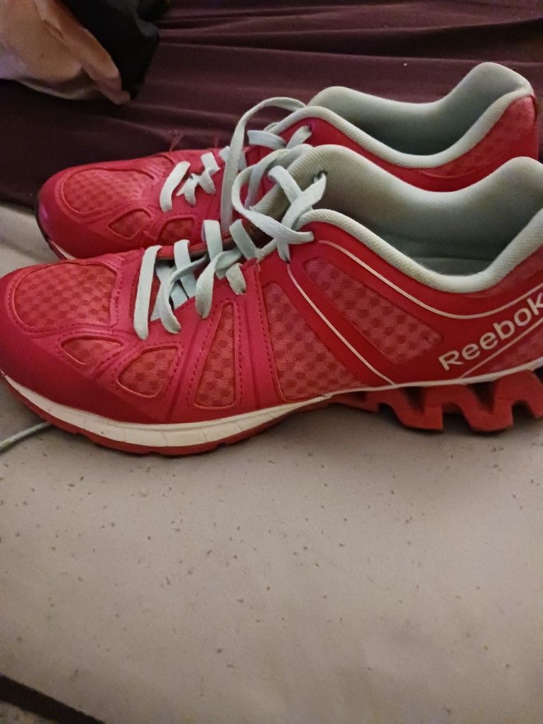 Ladys Reebok Size 8.5 