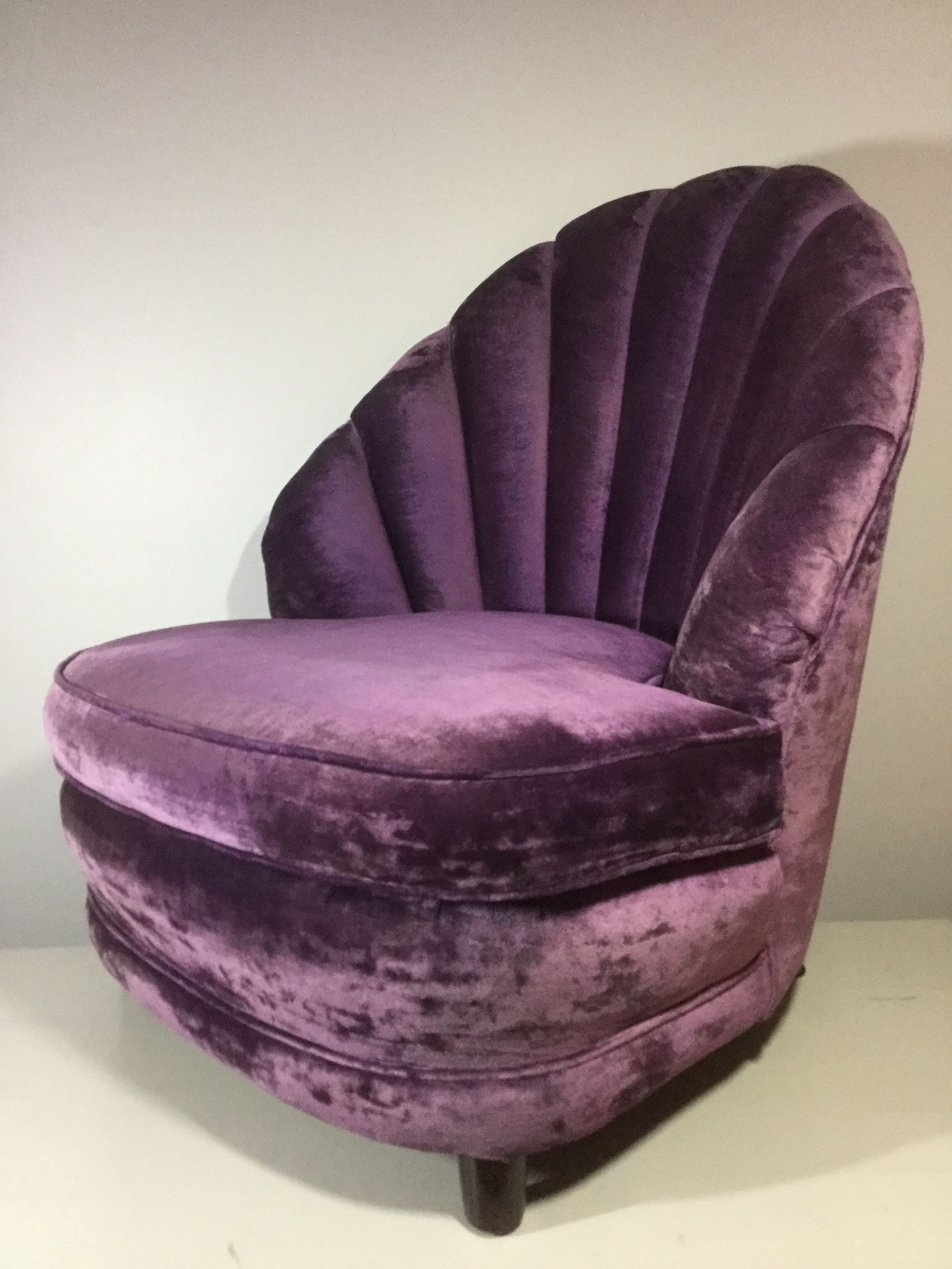 š„Gorgeous Mid-Century ART DECO Tufted Scalloped Backš„CLAMSHELL LOUNGE CHAIRš„Excellentš„$900š„Easy Meetup at Mothers Market 92627