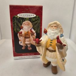 New Hallmark Merry Olde Santa Christmas Ornament 1997 bird lover cardinals 8 Series 

Ornament is in new, never displayed 
Box has minor wear due to s