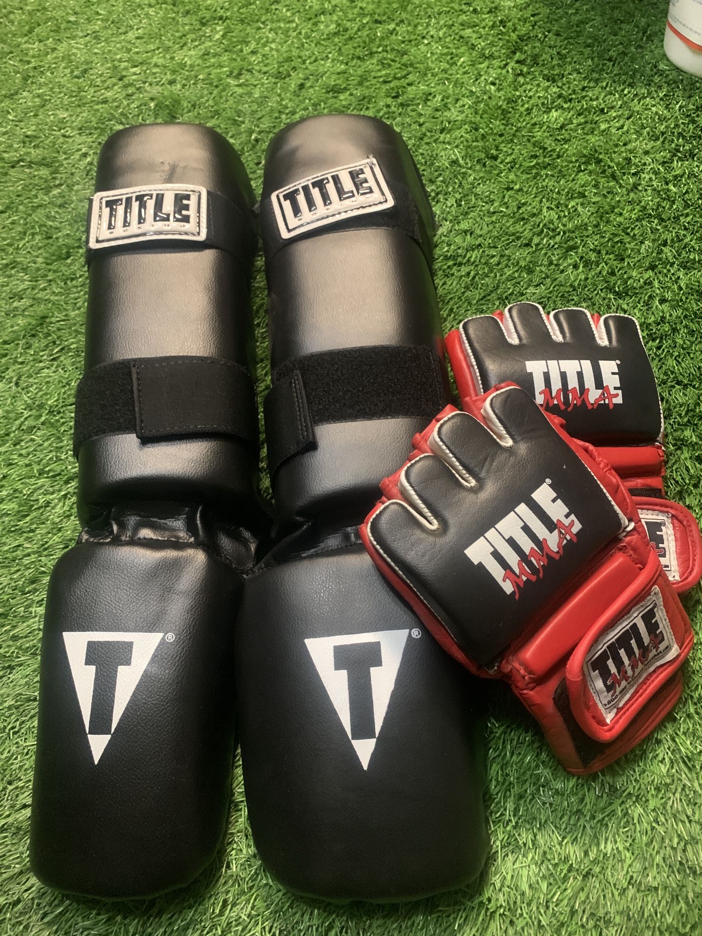 Title MMA shin guards + gloves