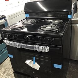 New Scratch And Dent GE Coil Top Range. 1 year Warranty 