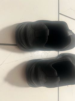 Puma women’s black sneakers 8.5