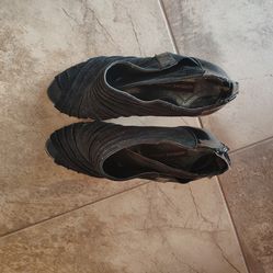 Adrienne Vittadini black heels