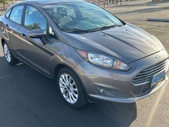 2014 SE Sedan Ford Fiesta