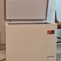 Chest Freezer FRIGIDAIRE 7.0 Cu. ft. * Como NUEVO 