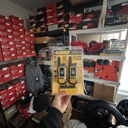 Dewalt Heavy Duty Walkie-Talkie (2 Pack) DXFRS800