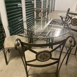 Coffee Table With 4 Chairs Like New Very Clean 