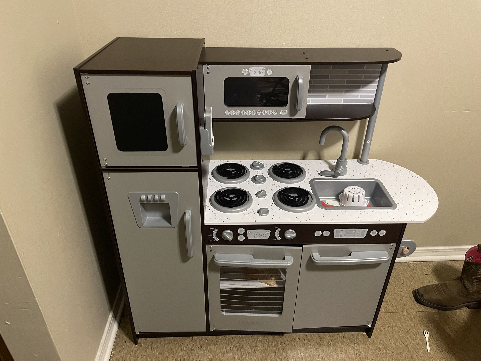 Kids Play kitchen