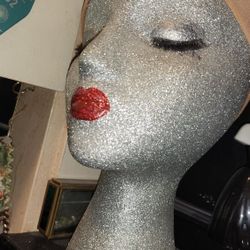 STYROFOME MANNEQUIN HEAD