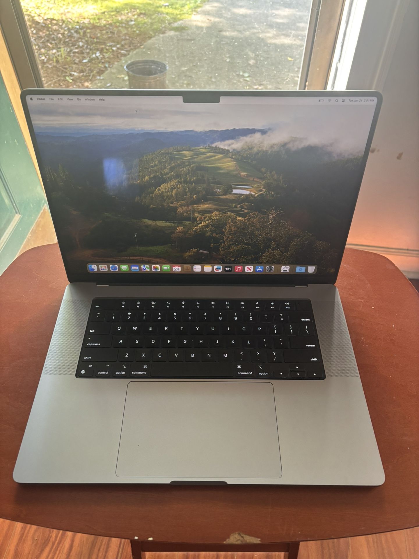 2023 MacBook Pro 16” 36GB M2 Max 16 core, 1TB, 42 count, AppleCare Oct 2026