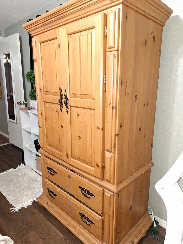 Solid Wood Bedroom Set