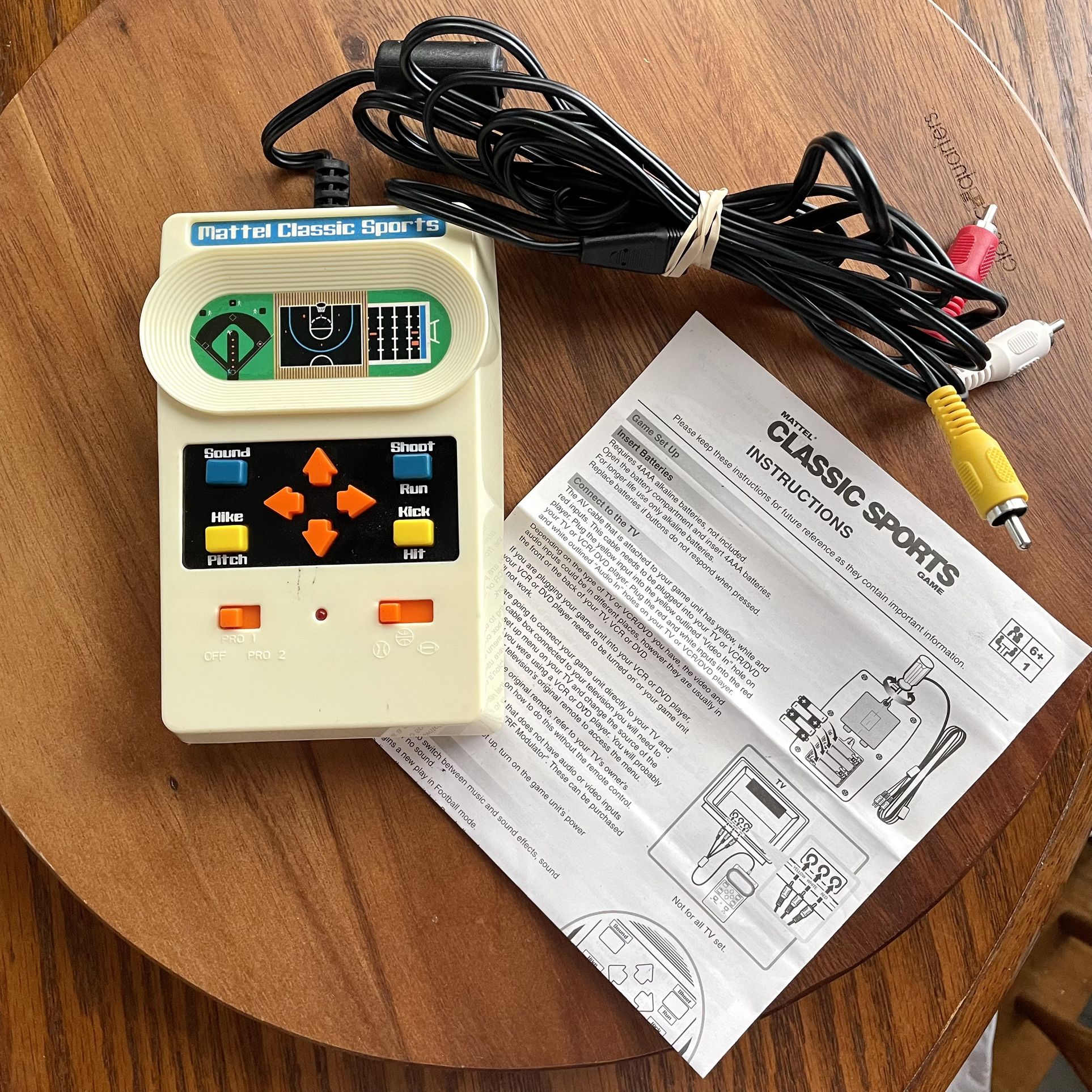 Mattel Classic Sports Game - Plug & Play TV 3 in 1 -Football Basketball Baseball