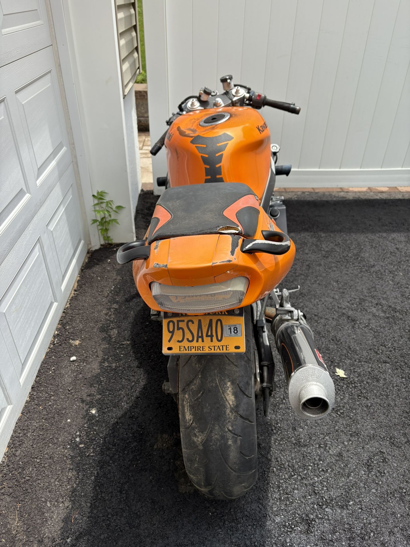2003 Kawasaki Ninja 750- Not Running - parts Included