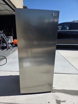 Vissani mini fridge