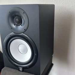 Yamaha HS7 Studio Monitor (pair, with stands)