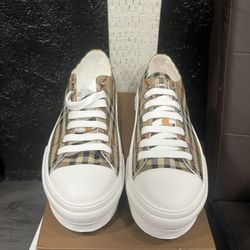 Burberry Converse 