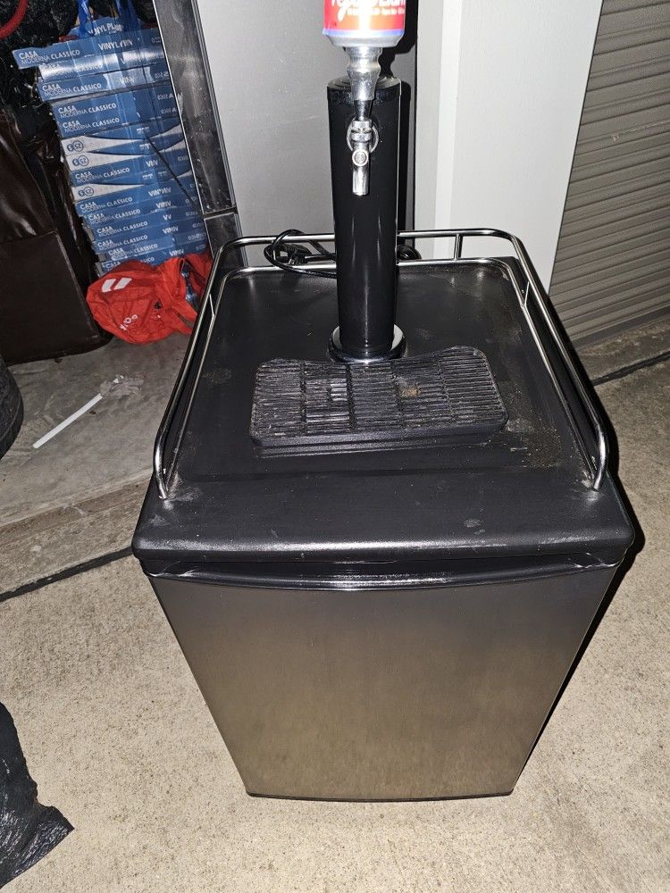 Beer Keg Fridge for Sale in Coppell, TX OfferUp