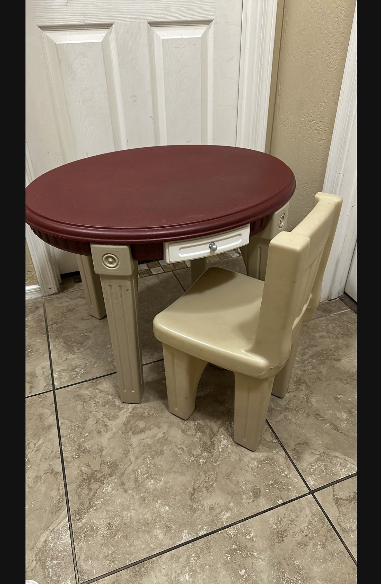 Step 2 kids Chairs Included Great Conditions Very Sturdy $20firm