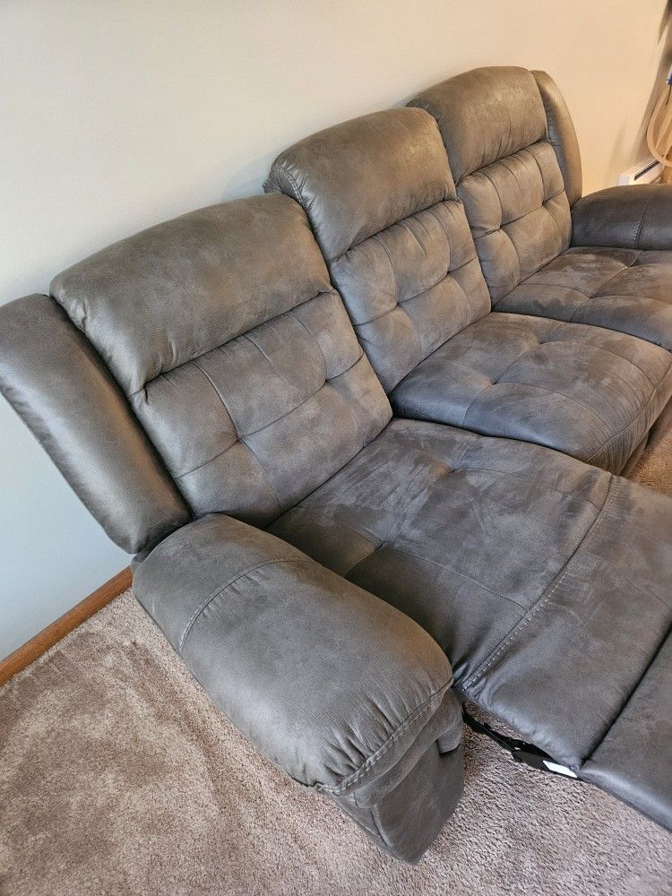 Reclining sofa