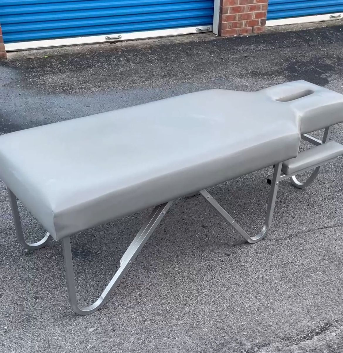 Massage/Chiropractor Table