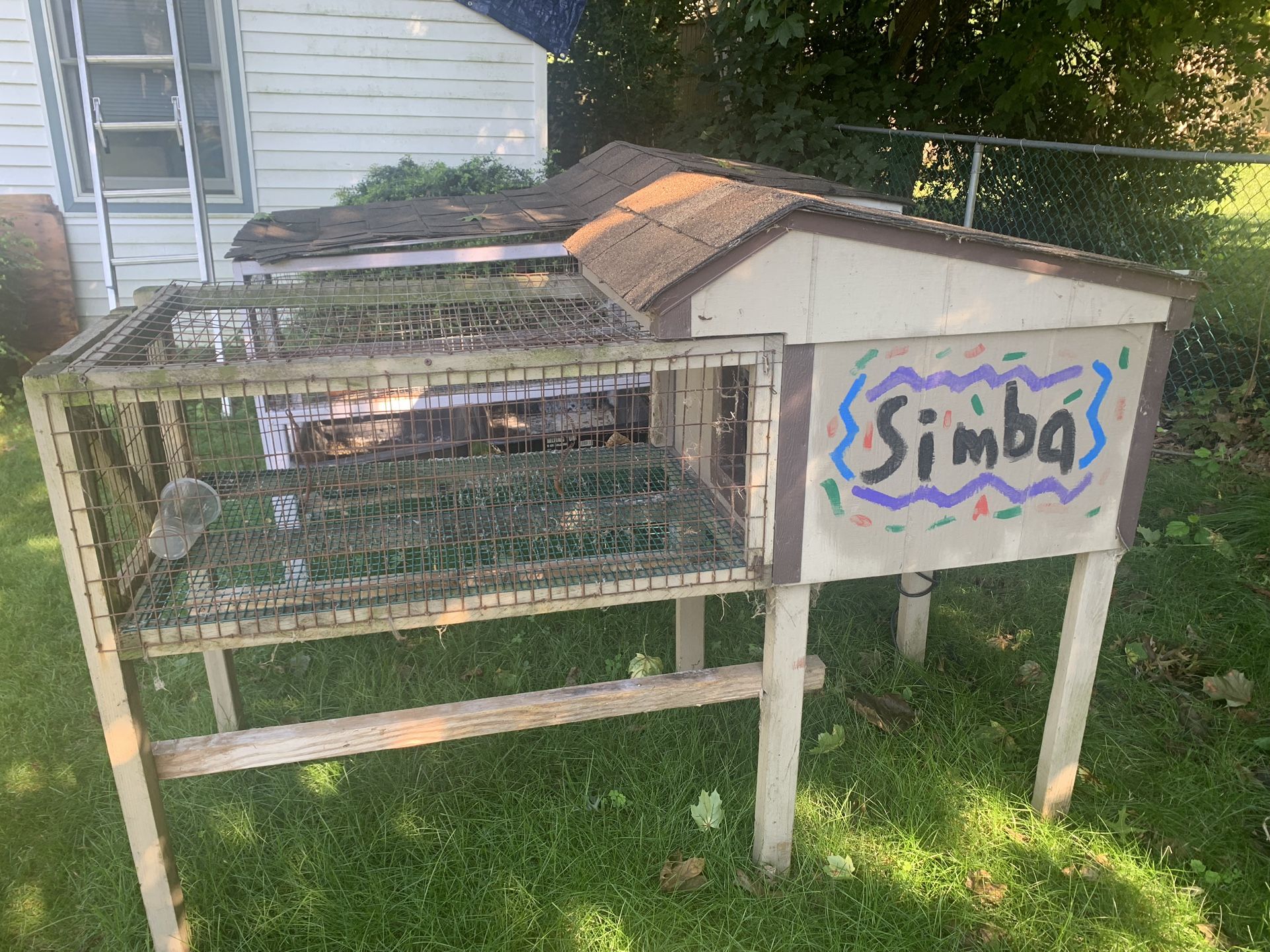 Free -Amish Rabbit Hutch With All Equipment For Outdoor Or Indoor. 