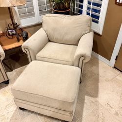 Chair And Ottoman Fabric Off White. 