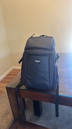 Igloo 30-Can  Backpack Cooler dark blue
