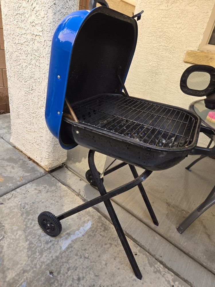Americana BBQ Charcoal Grill