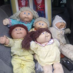 Cabbage Patch Dolls And Raggedy Ann And Andy