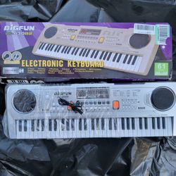 Bigfun BF 630B2 Electronic Keyboard