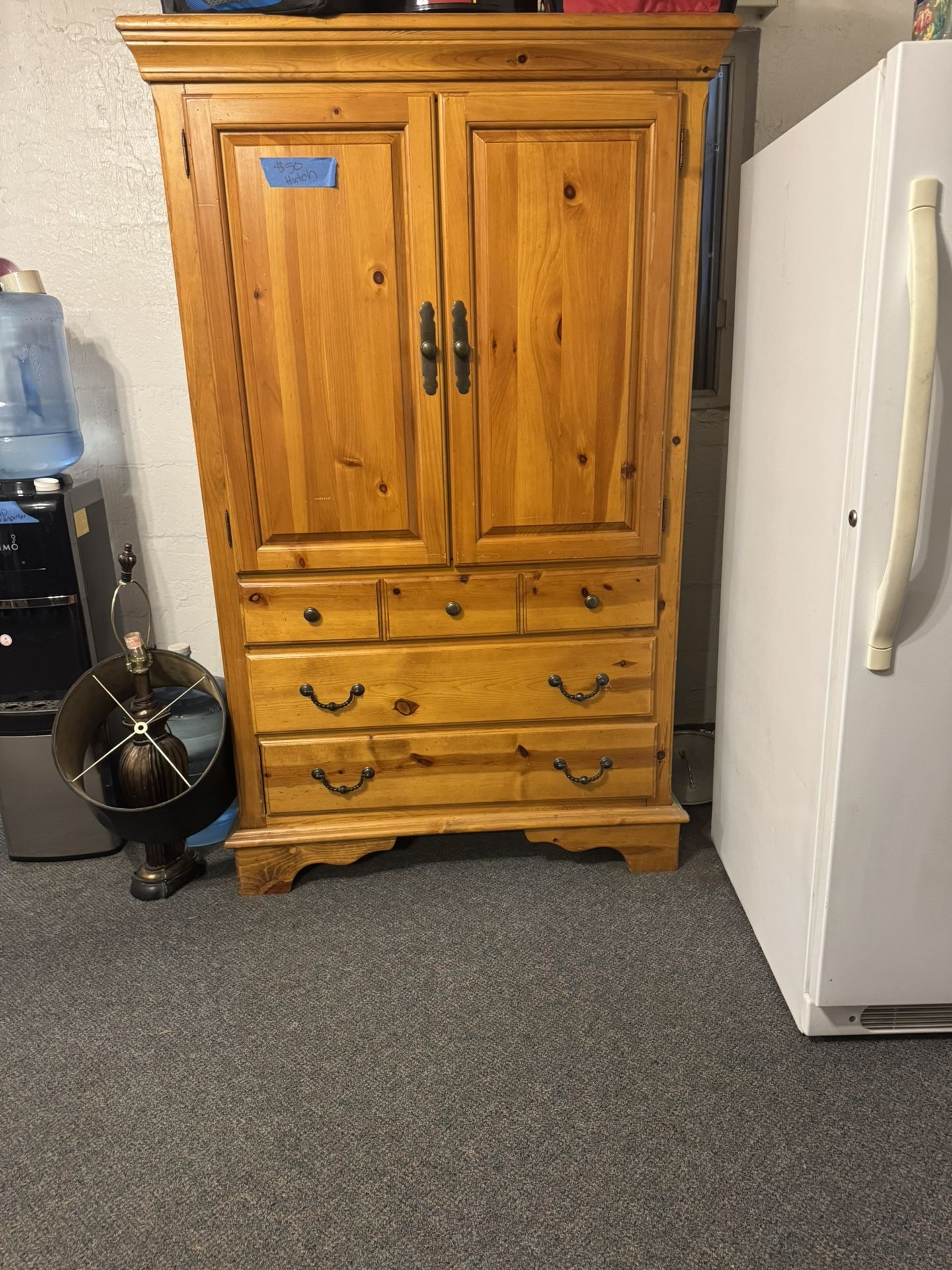 Armoire Hutch