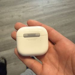 Apple AirPods 4 Noise Cancellation 