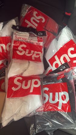 Supreme socks