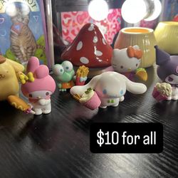Hello Kitty Figures 