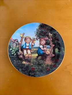 M.J. Hummel Apple Tree Boy And Girl Plate