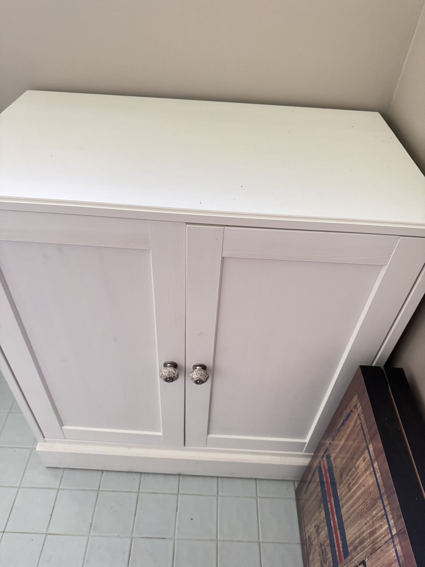 White cabinet
