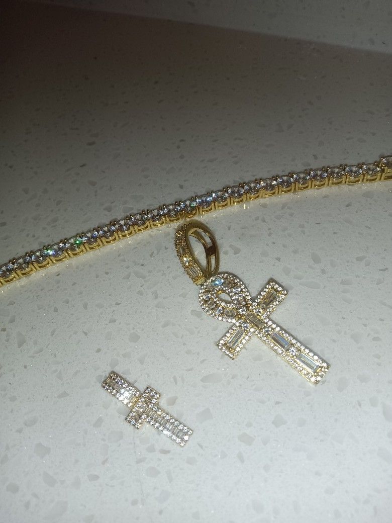 Gold Plated Bracelet - 2 Ankh Gold plated Pendants 