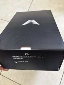 Anthony Edward’s cleats