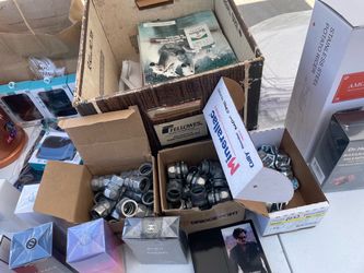 Bunch o stuff. Gillette St. LE