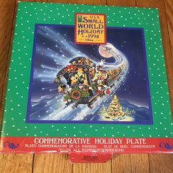 Vintage It's A Small World Holiday 1994 Commemorative Exclusive Christmas Holiday Plate