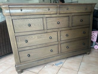 Dresser