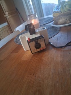 Vintage Polaroid Land Camera Swinger Model 20.