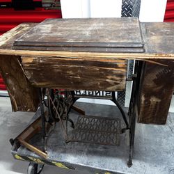 Singer Vintage Sowing Machine 