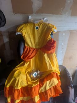 Daisy costume  mario brothers fits 11 to 12-year-old
