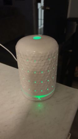 Oil warmer with oils new never used lights up