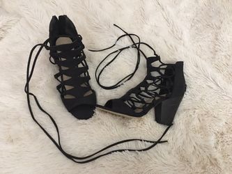 Black heel shoes